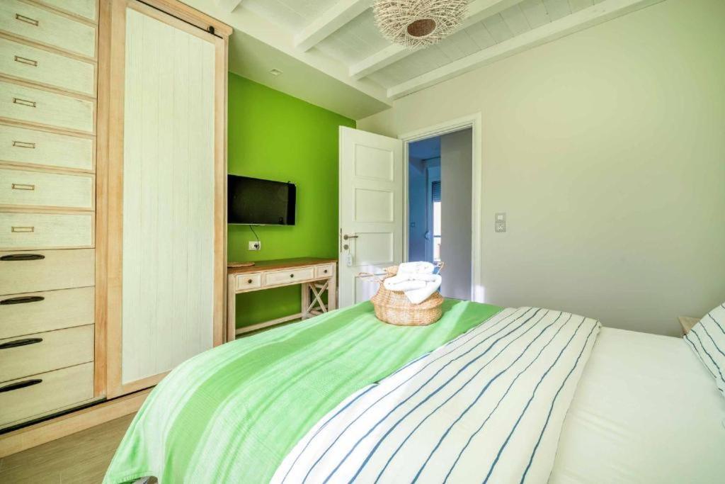 Seabreeze Villa - With Jacuzzi & Heated Pool Masticharion Exteriör bild